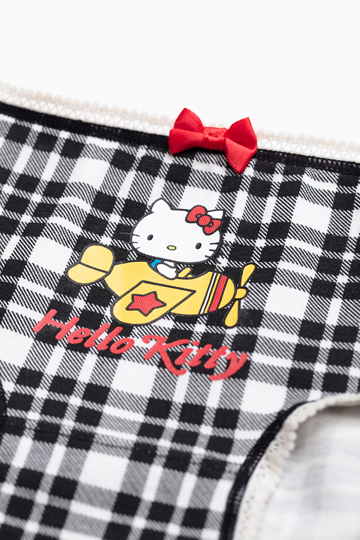 (女童三入組)Hello Kitty系列．球球緊帶三角內褲(電話/站牌/飛機)