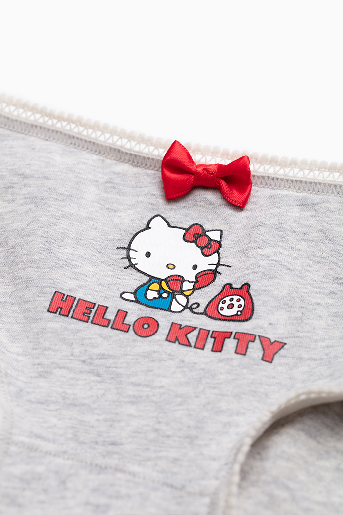 (女童三入組)Hello Kitty系列．球球緊帶三角內褲(電話/站牌/飛機)