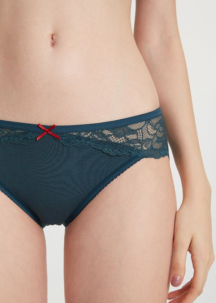 Life Is Like A Dream．Mid Rise Floral Lace Cotton Detail Brief Panty(Reflecting Pond)