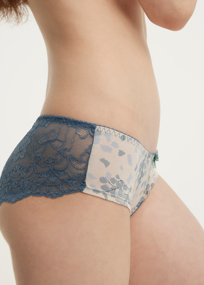 April Fog．Mid Rise Cotton Floral Lace Back Hipster Panty(Pecan Brown)