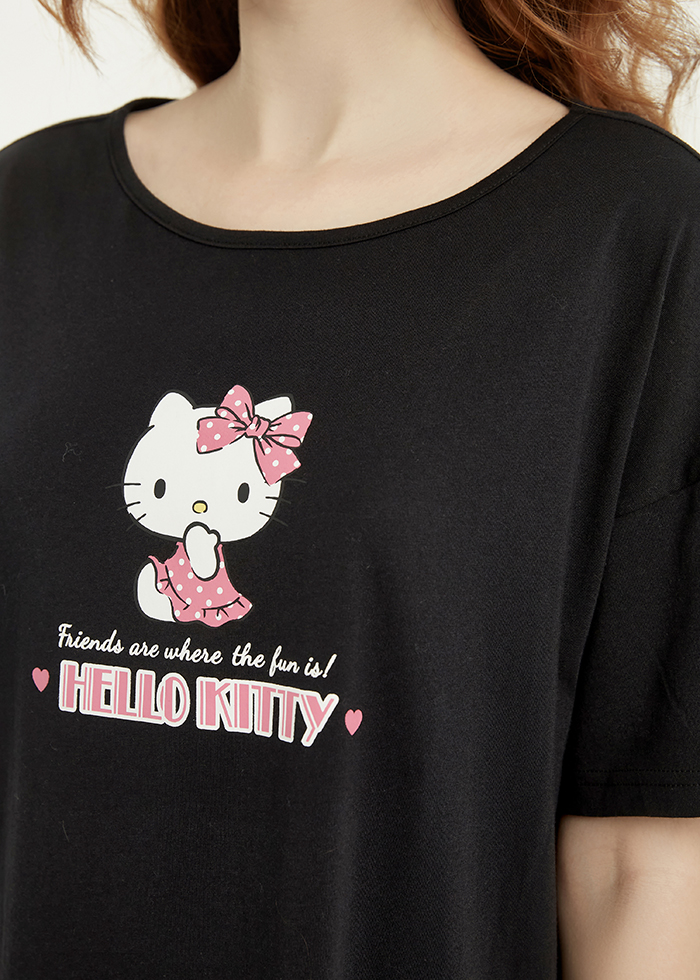 連身_Hello Kitty系列．圓領落肩睡衣(暮光藍-閏蜜)