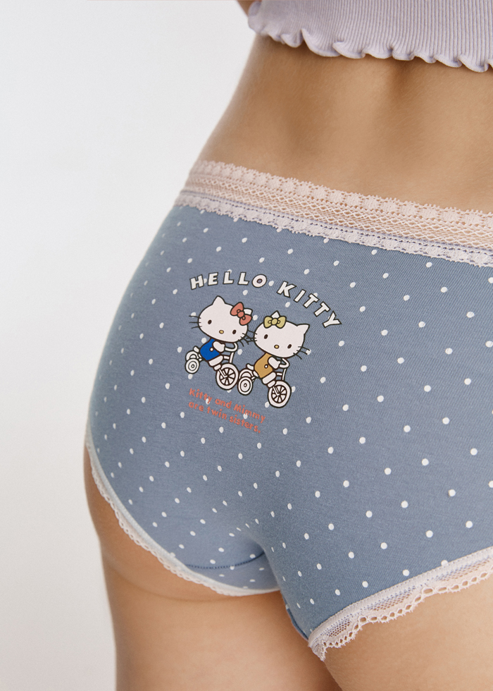 Hello Kitty經典系列．2/3交叉蕾絲中腰三角內褲(藍點點-騎單車)