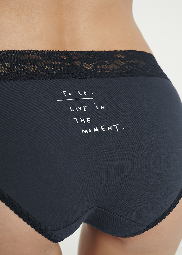 New Beginning．High Rise Cotton V Lace Waist Brief Panty(Drizzle)