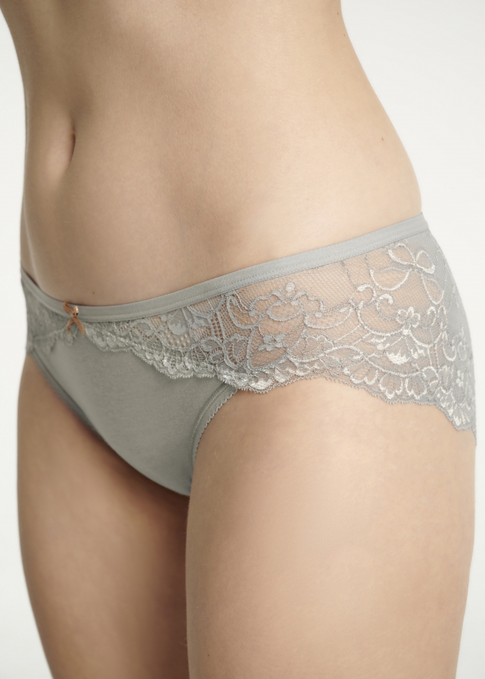 First Snowfall．Mid Rise Floral Lace Cotton Detail Hipster Panty(Cabernet)