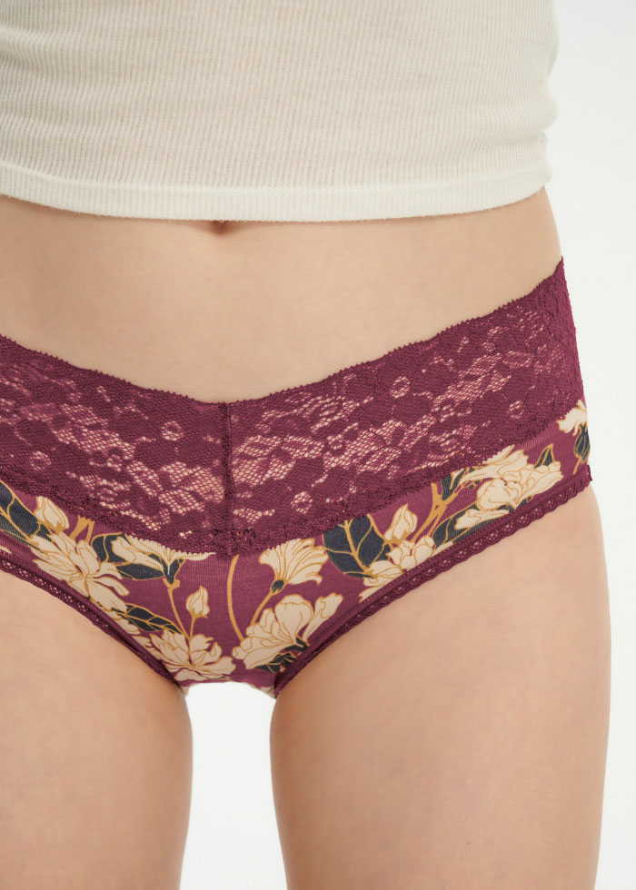 Hygiene Series．Mid Rise Cotton V Lace Waist Brief Panty(Lucky Embroidery)