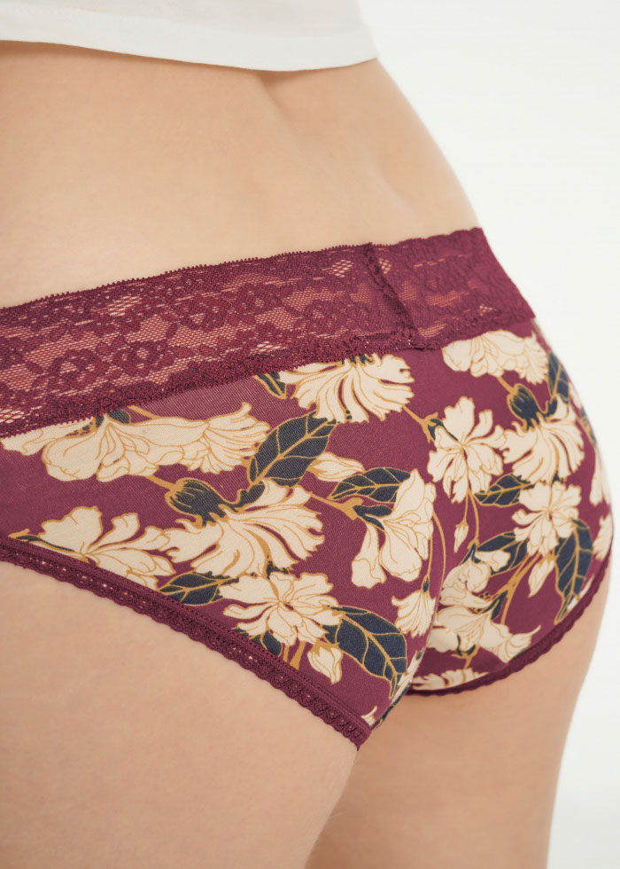 Hygiene Series．Low Rise Cotton V Lace Waist Brief Panty(Blooming Flowers Pattern)
