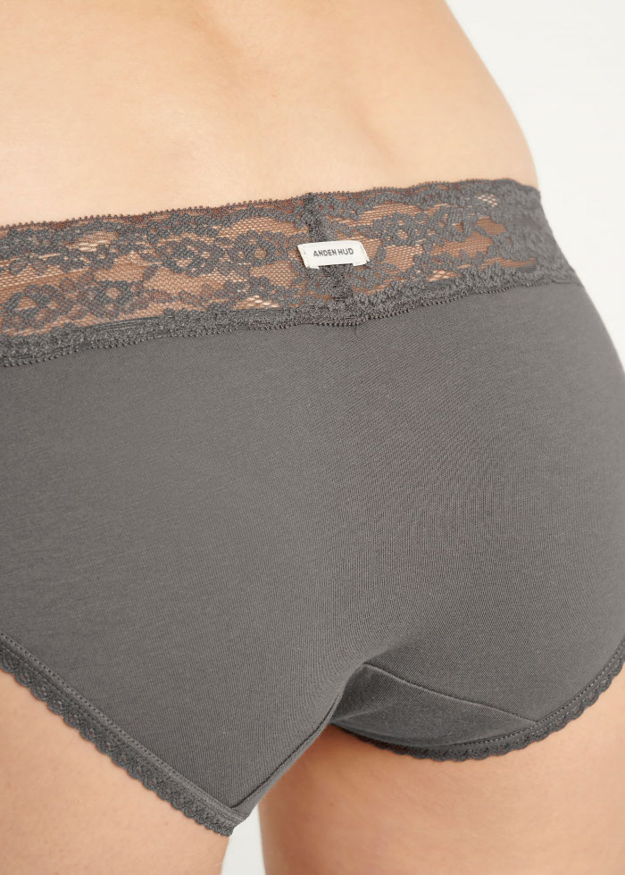 Classic．Low Rise Cotton V Lace Waist Brief Panty(Nude)