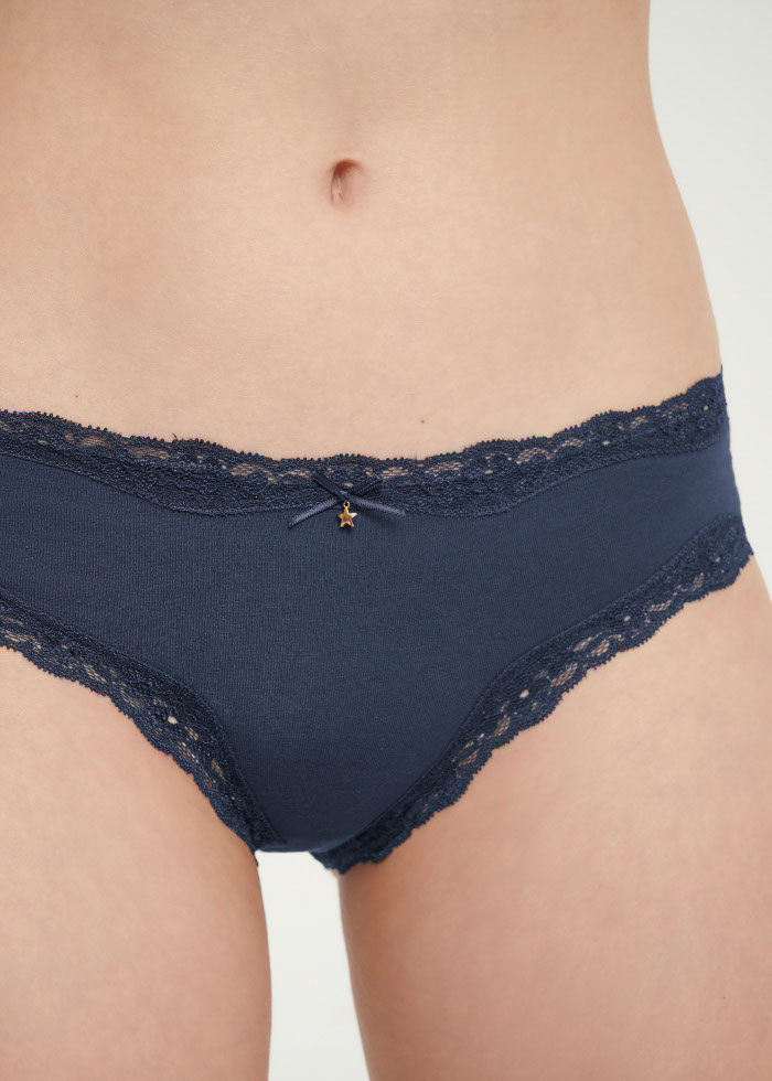 Stars Diary．Mid Rise Cotton Lace Trim Hipster Panty(Light Taupe-Star Charm)