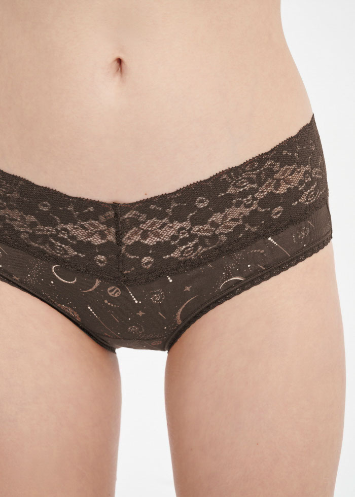 Hygiene Series．Mid Rise Cotton V Lace Waist Brief Panty(Astronomy Pattern)