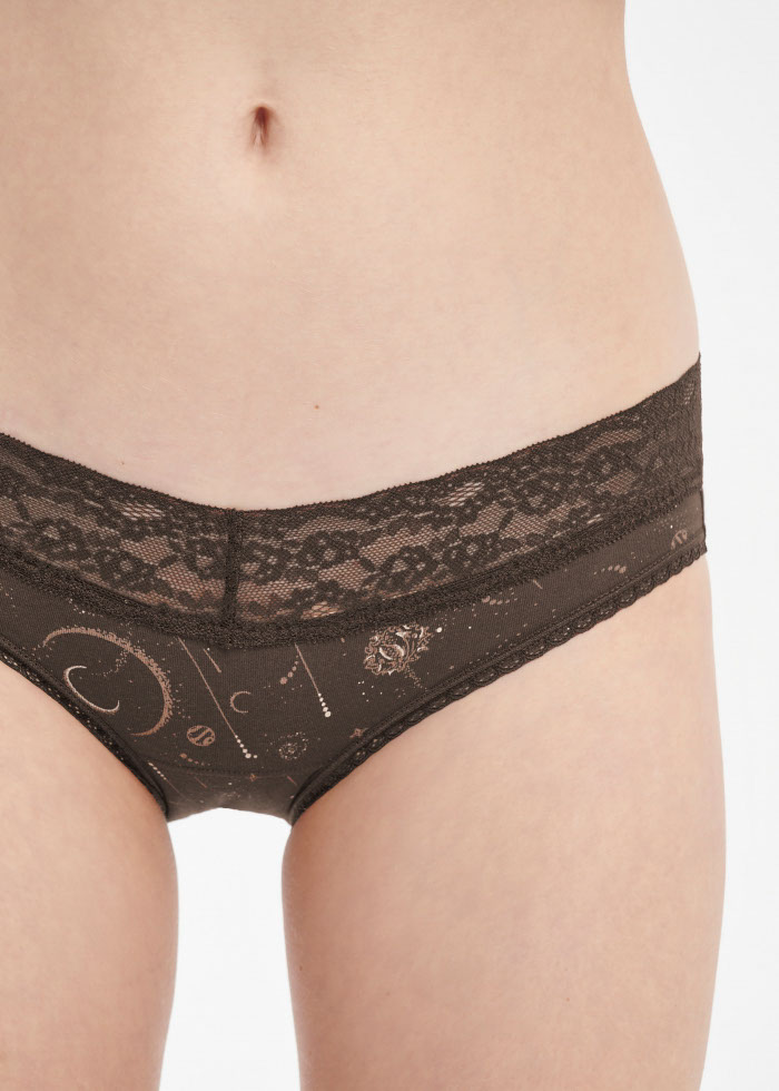 Hygiene Series．Low Rise Cotton V Lace Waist Brief Panty(Astronomy Pattern)
