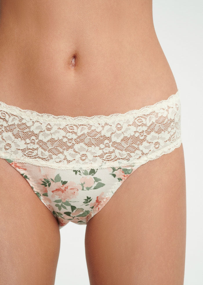 Heartbeat Moment．Mid Rise Cotton Stretch Lace Waist Brief Panty(Roses Pattern)