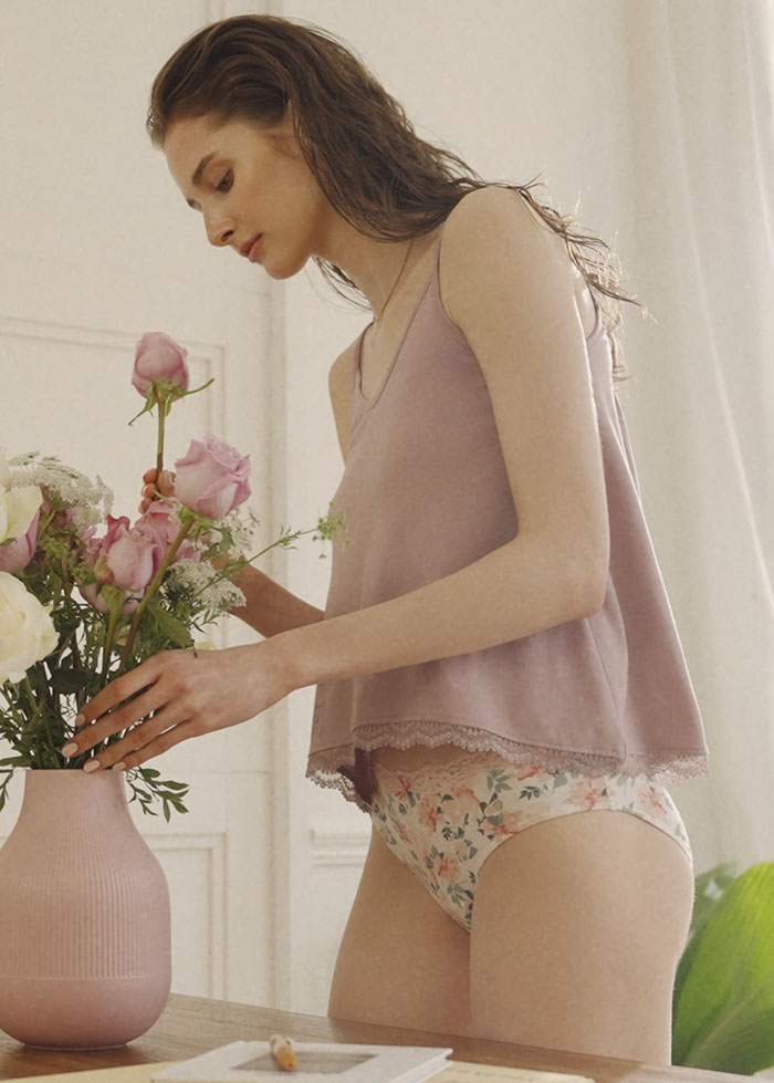 Heartbeat Moment．Mid Rise Cotton Lace Detail Hipster Panty（Roses Pattern）
