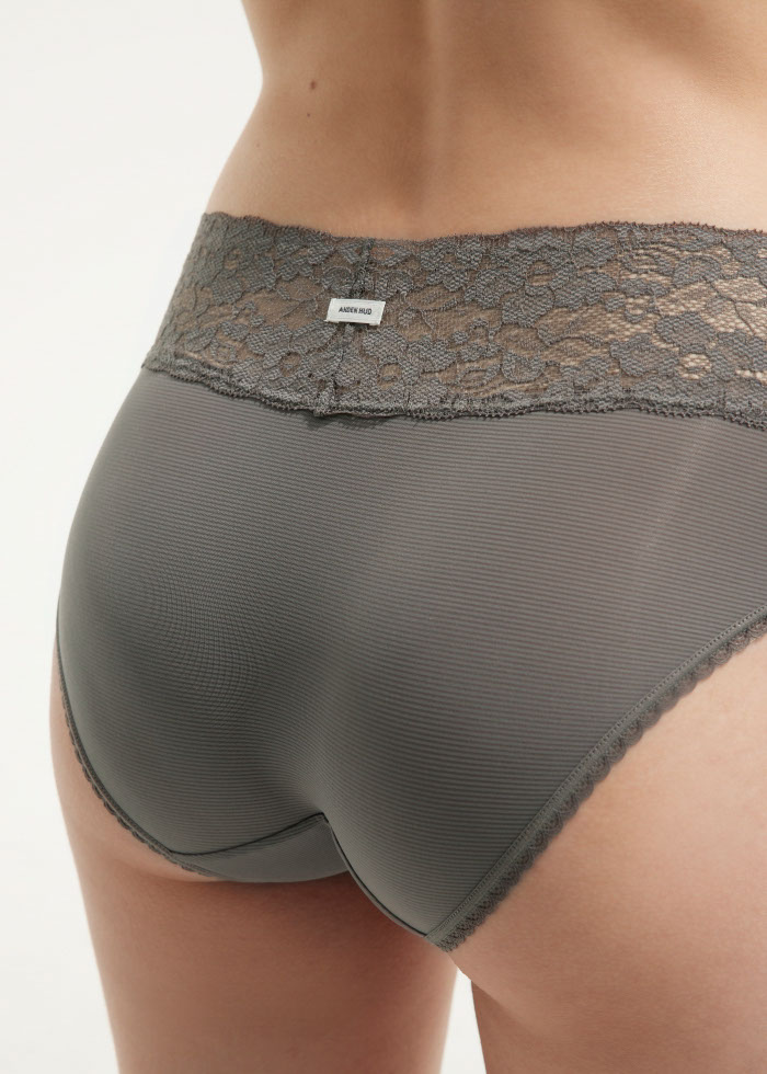 Cool Series．Mid Rise Cool V Lace Waist Brief Panty(Ash Rose)