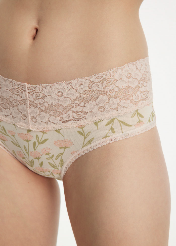 Expression of Love．Mid Rise Cotton V Lace Waist Brief Panty(Silver Filigree)
