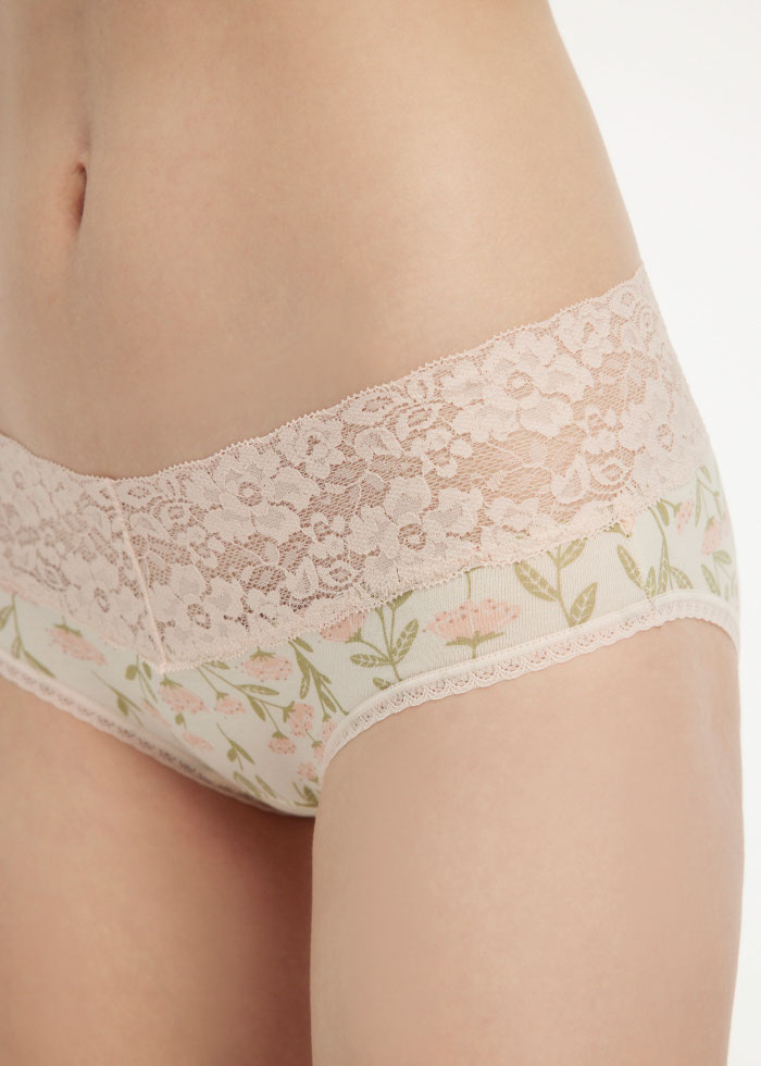 Hygiene Series．Mid Rise Cotton V Lace Waist Brief Panty(Cotton Flower Pattern)