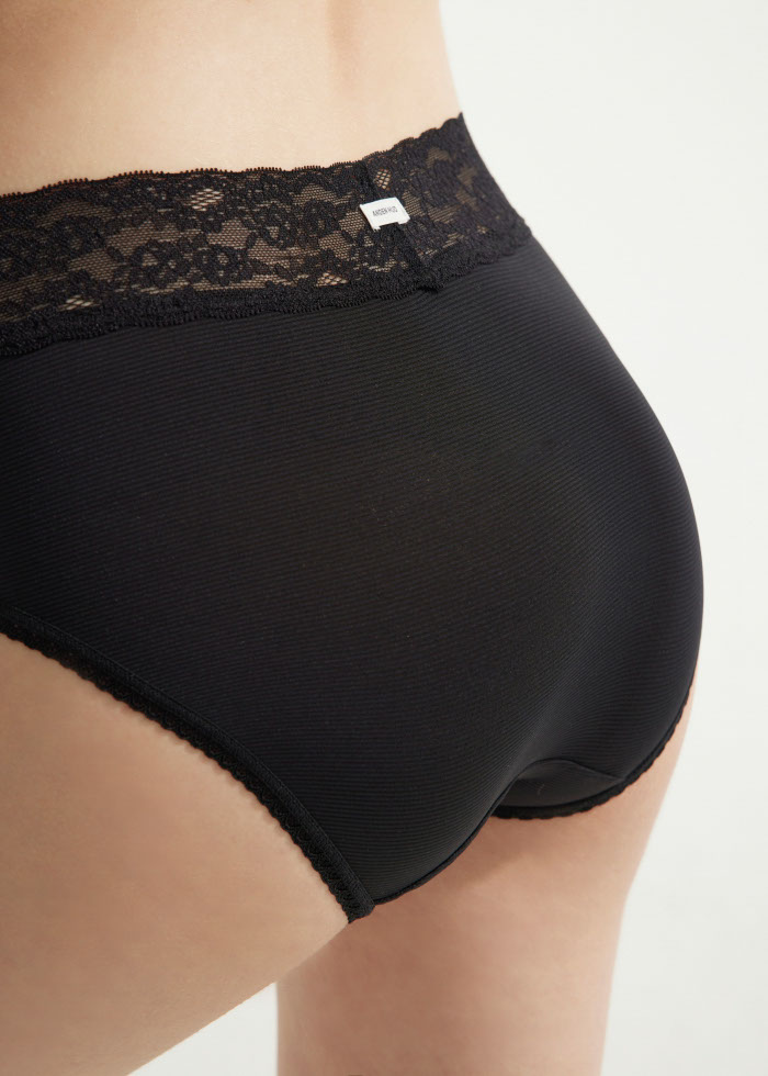 Cool Series．High Rise Cool V Lace Waist Brief Panty(Black)