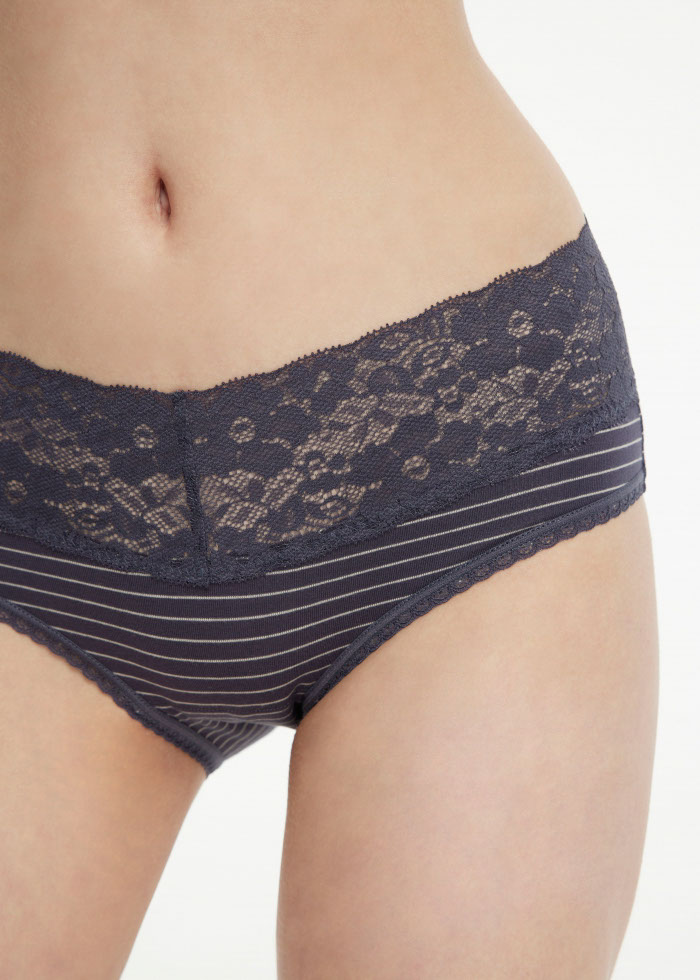 Ocean Mysteries．Mid Rise Cotton V Lace Waist Brief Panty(Stripe Pattern)