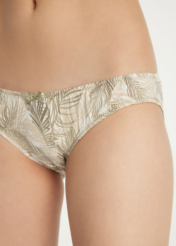 Summer Style．Low Rise Cotton Ruffled Brief Panty(Palmy Shade Pattern)