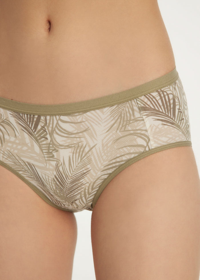 Summer Style．Mid Rise Cotton Brief Panty(Palmy Shade Pattern)