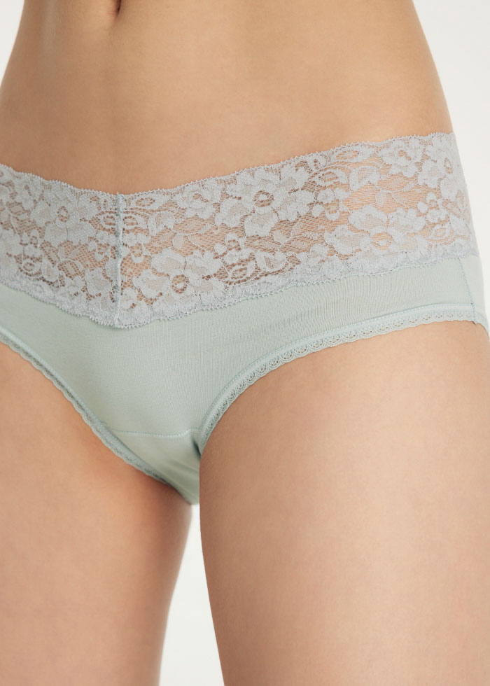 Summer Style．Mid Rise Cotton V Lace Waist Brief Panty(Pearl Blue)