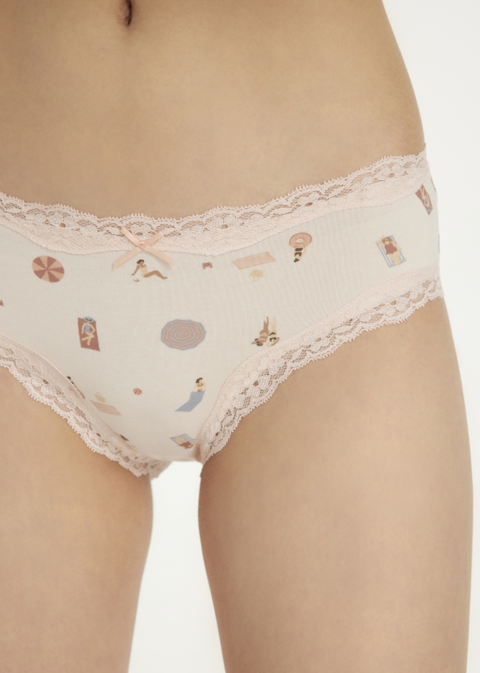 Hygiene Series．Mid Rise Cotton Lace Trim Hipster Panty(Seal Embroidery)