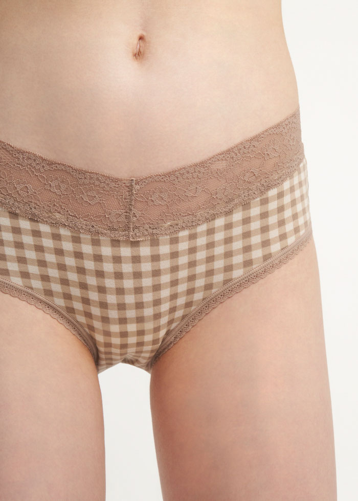 By your side．High Rise Cotton V Lace Waist Brief Panty(Checker Pattern)