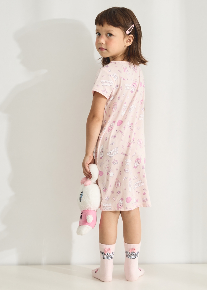 女童連身_艾絲樂小兔系列．莫代爾棉A-Line短袖睡衣(淡粉-夢想房間)