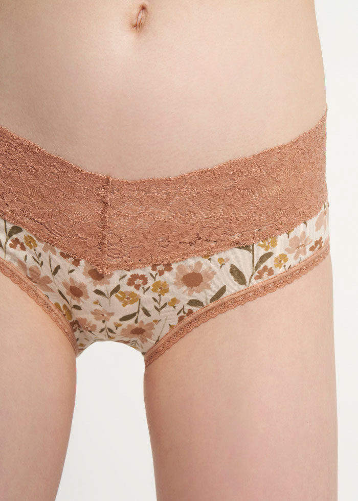 By your side．Mid Rise Cotton V Lace Waist Brief Panty(Checker Pattern)