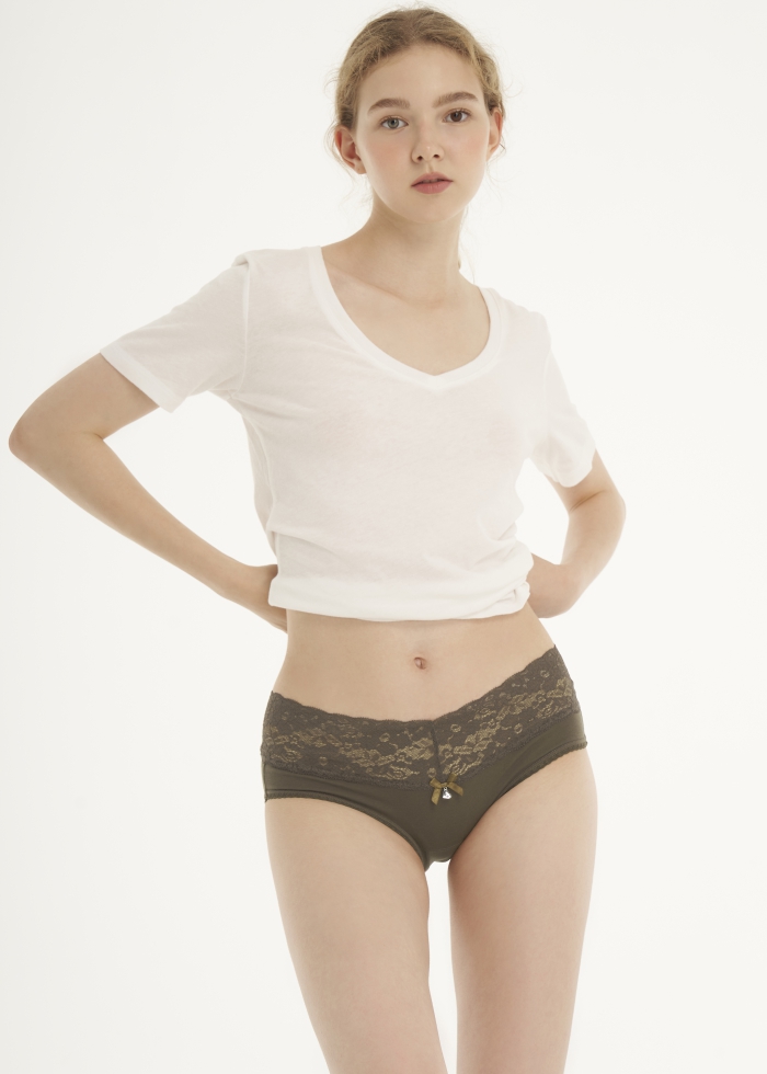 Hygiene Series．Mid Rise Cotton V Lace Waist Brief Panty（Canteen-Love Charm）