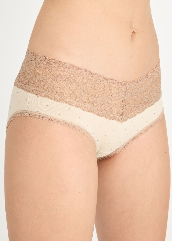 Heartwarming Baking．Mid Rise Cotton V Lace Waist Brief Panty(Wheat Embroidery)