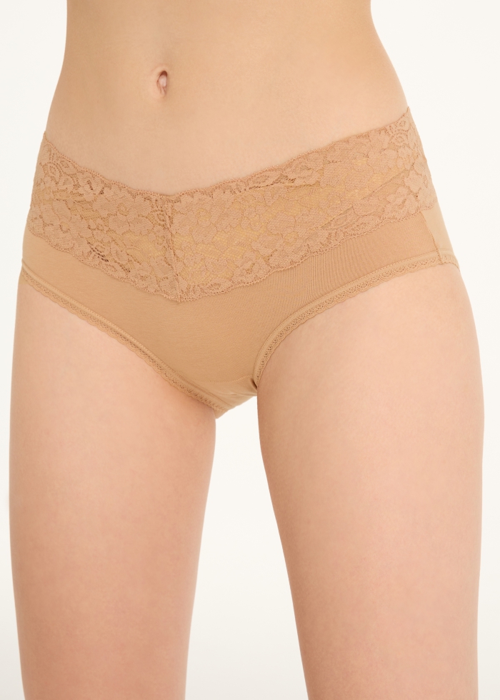 Hygiene Series．Mid Rise Cotton V Lace Waist Brief Panty(Sirocco)