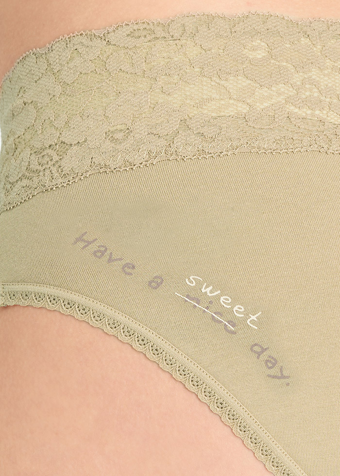 Heartwarming Baking．Mid Rise Cotton V Lace Waist Brief Panty(Wheat Embroidery)