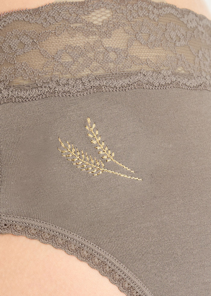 XXL Heartwarming Baking．High Rise Cotton V Lace Waist Brief Panty（Wheat Embroidery）