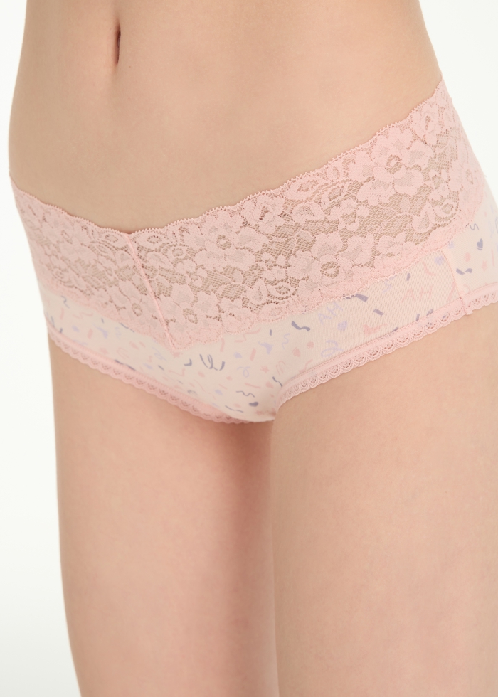 Hygiene Series．Mid Rise Cotton V Lace Waist Brief Panty(Celebration Pattern)
