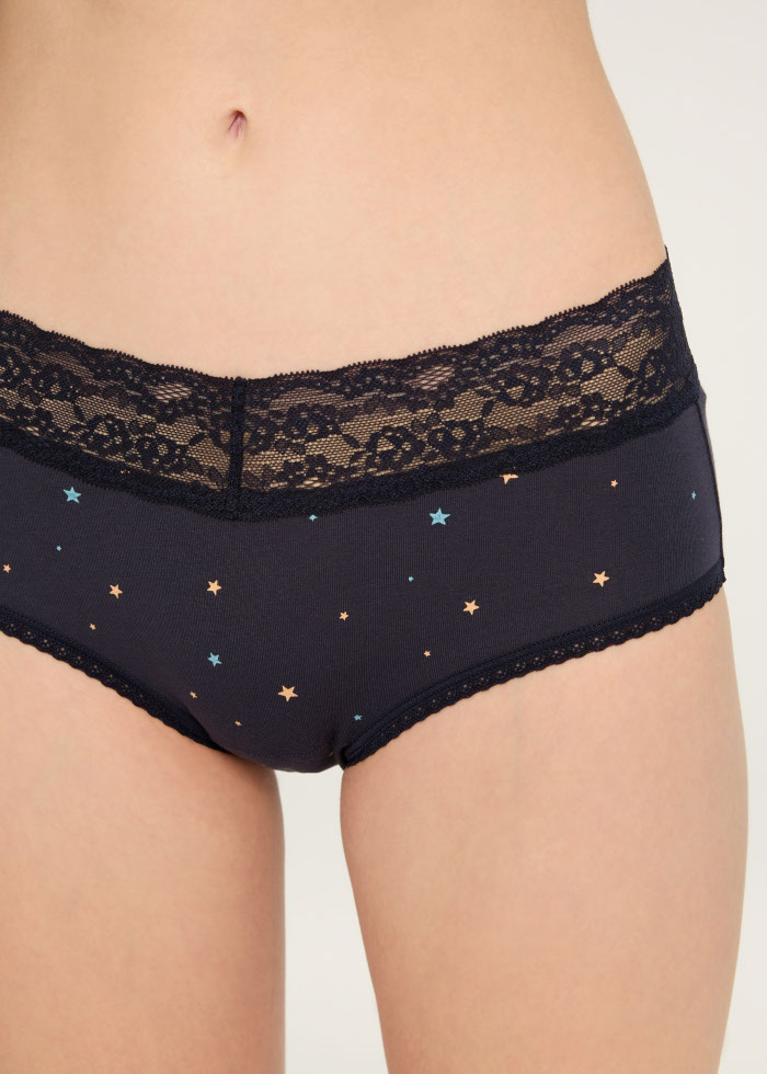 Weather Mood．High Rise Cotton V Lace Waist Brief Panty(Heart Shape Pattern)