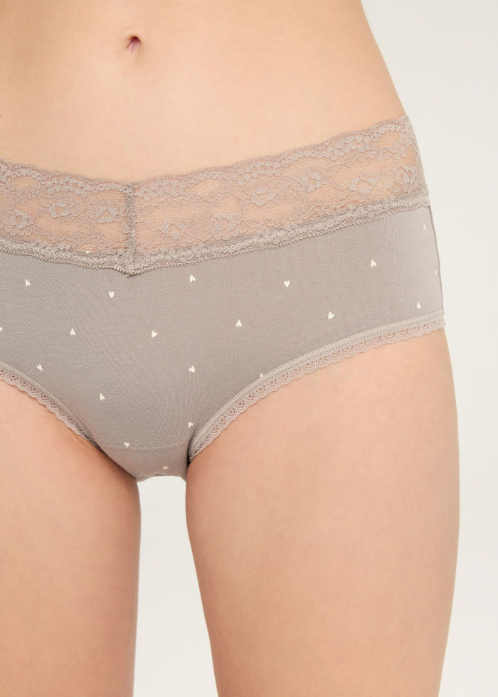 Weather Mood．High Rise Cotton V Lace Waist Brief Panty(Heart Shape Pattern)