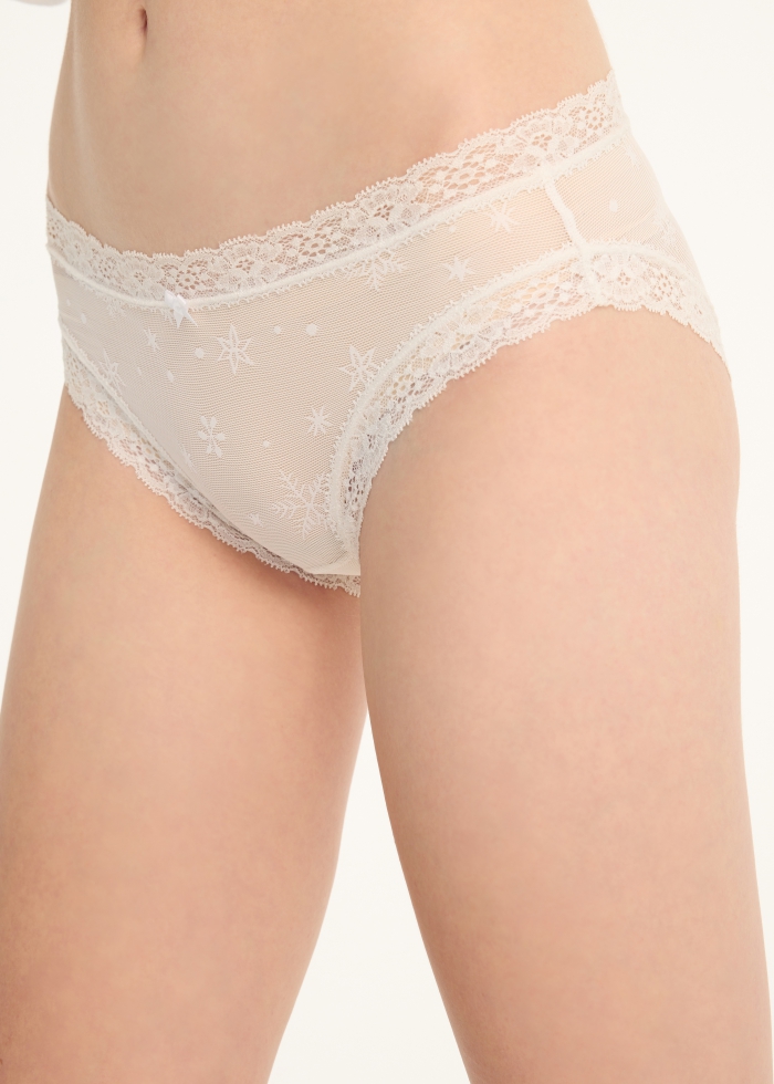 Hygiene Series．Mid Rise Mesh Lace Trim Hipster Panty(Snowflake Pattern)