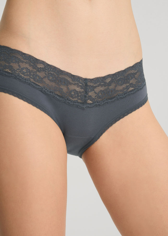 Magnificent Era．Low Rise Cotton V Lace Waist Brief Panty(India Ink)