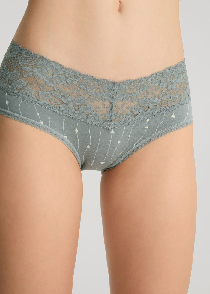 Glamour Night．Mid Rise Cotton V Lace Waist Brief Panty(風藍-閃爍光芒)
