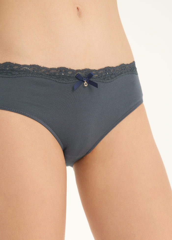 Hygiene Series．Mid Rise Cotton Lace Detail Hipster Panty(India Ink-Rhinestones Pendant)