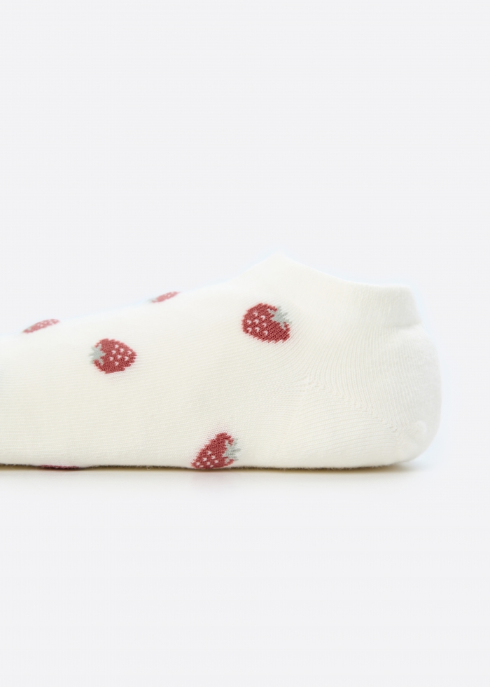 (3-Pack) Village Life．Women Ankle Socks(Strawberry Milk)
