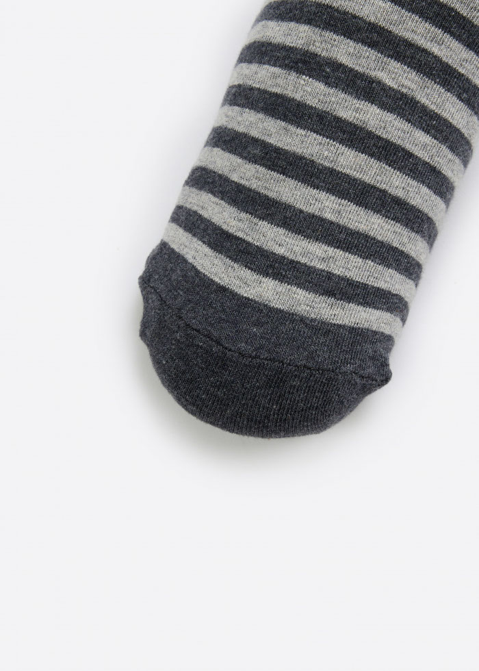 Village Life．Women Ankle Socks(Magnet-Stripes & Kunk)