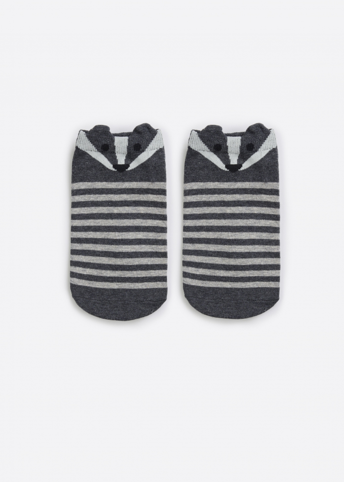 Village Life．Women Ankle Socks（Magnet-Stripes & Kunk）
