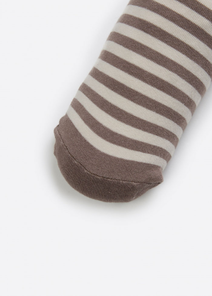 Village Life．Women Ankle Socks(Magnet-Stripes & Kunk)