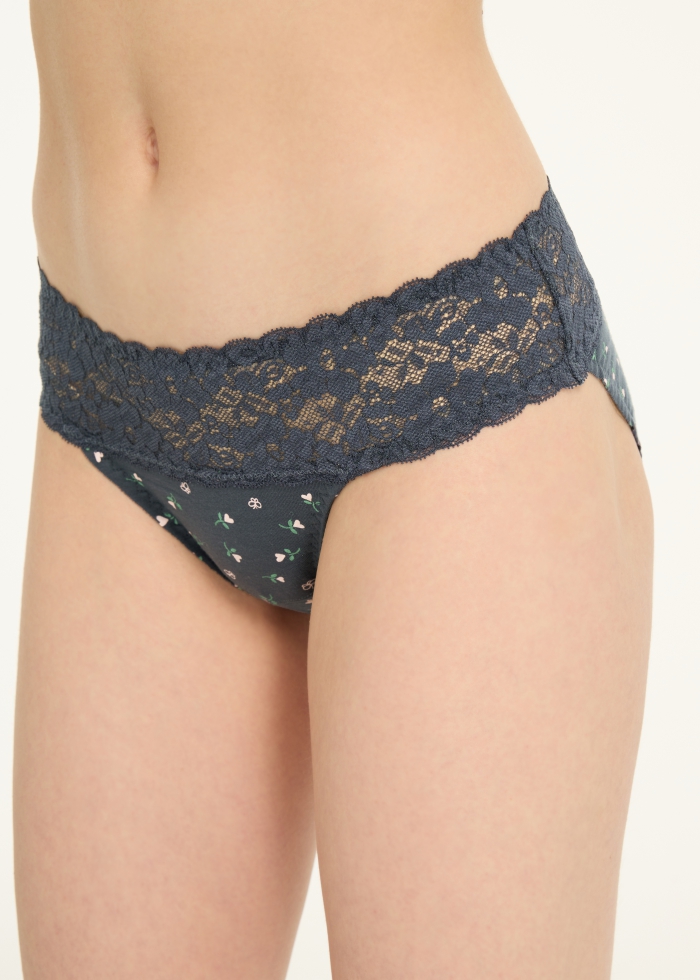 Hygiene Series．Mid Rise Cotton Stretch Lace Waist Brief Panty(Heart shaped flower Pattern)