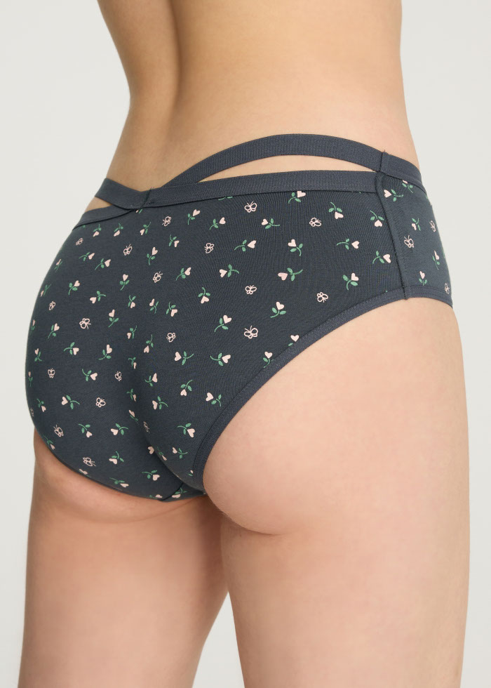 Love yourself．Mid Rise Cotton Crossed Back Brief Panty(Heart shaped flower Pattern)