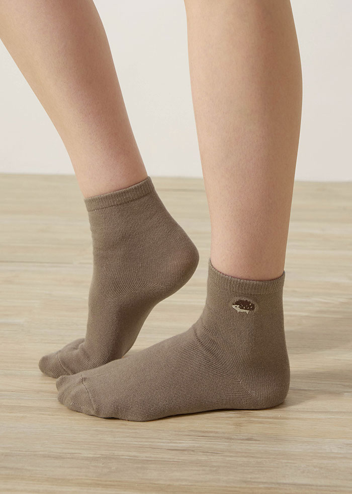 Village Life．Women Crew Socks(Grisaille-Embroidery Cow)
