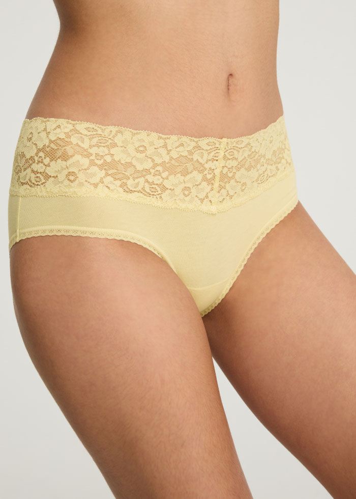Spring Dopamine．Mid Rise Cotton V Lace Waist Brief Panty(Reed Yellow)