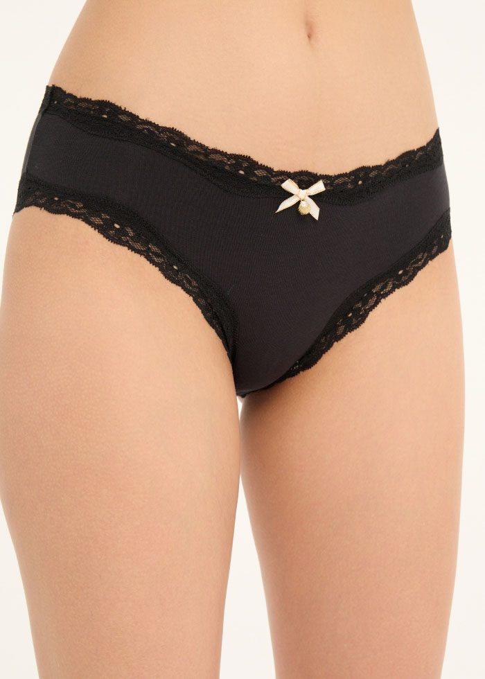 Hygiene Series．Mid Rise Cotton Lace Trim Hipster Panty(Sea Fog-Shell Pendant)