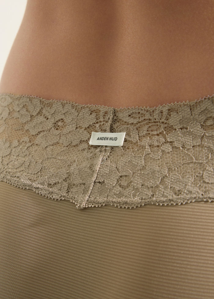 XXL Cool Series．Mid Rise Cool V Lace Waist Brief Panty(Bog)